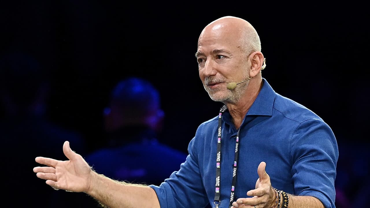 Ora è ufficiale, Jeff Bezos entra nel capitale del Liverpool