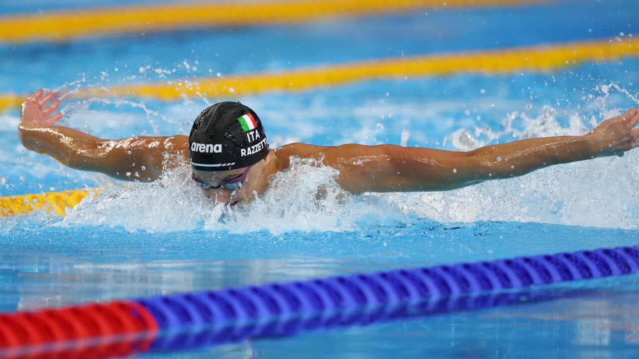 Europei nuoto: al via le prime batterie, Razzetti in finale nei 400 misti