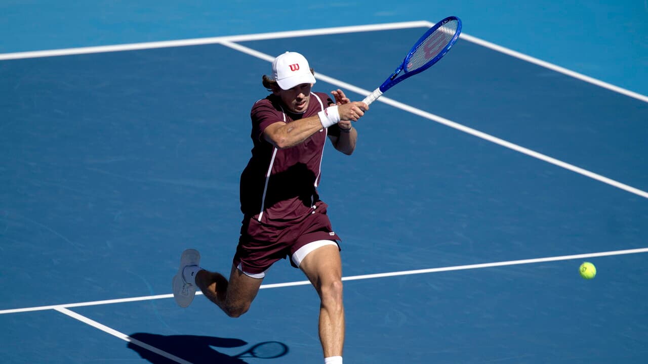 Pechino, Hurkacz si ritira a manda De Minaur in finale