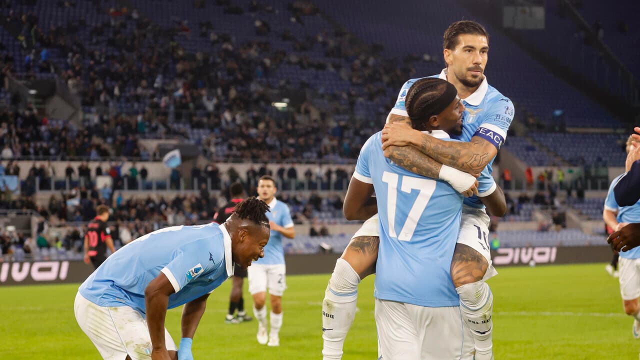 La Lazio batte il Parma 2-1 e per una notte è prima in solitaria CRONACA e FOTO