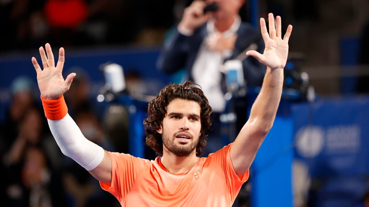 Tennis: Alcaraz rimonta Munar a Tokyo e torna in finale