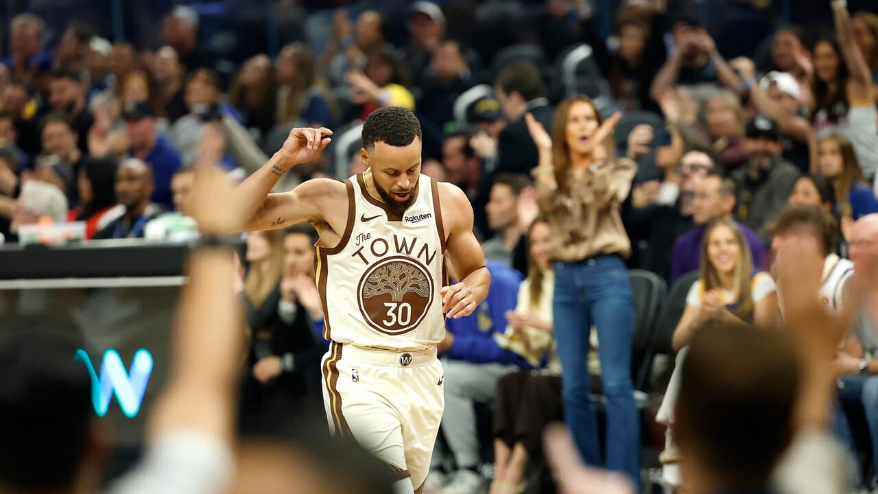 Nba: Curry rinnova per 2 anni coi Warriors e rinuncia a 20 milioni