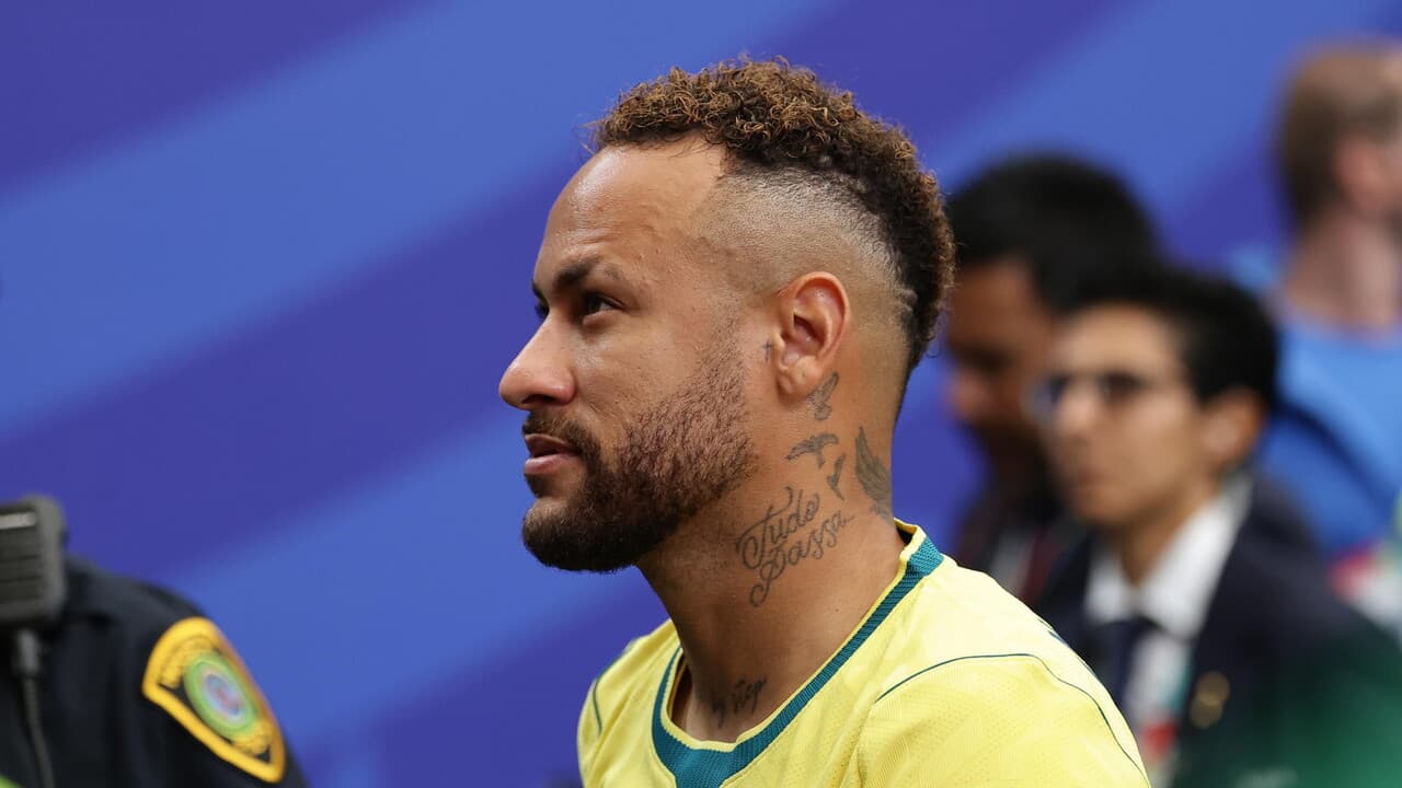 Calcio:Neymar si prende una pausa dal pallone per giocare a poker, tifosi lo criticano