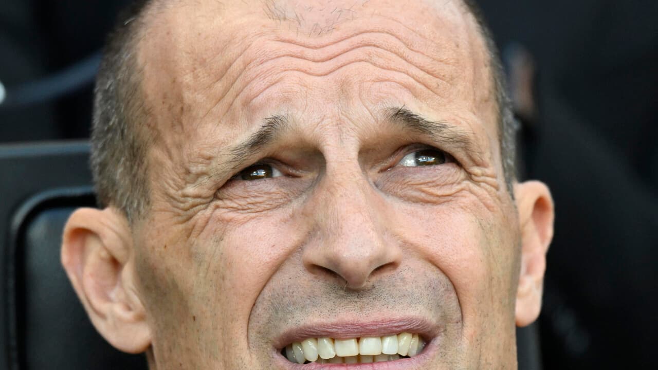 Flop di Allegri all'esordio sulla panchina del Napoli, vince l'Arezzo 3-1