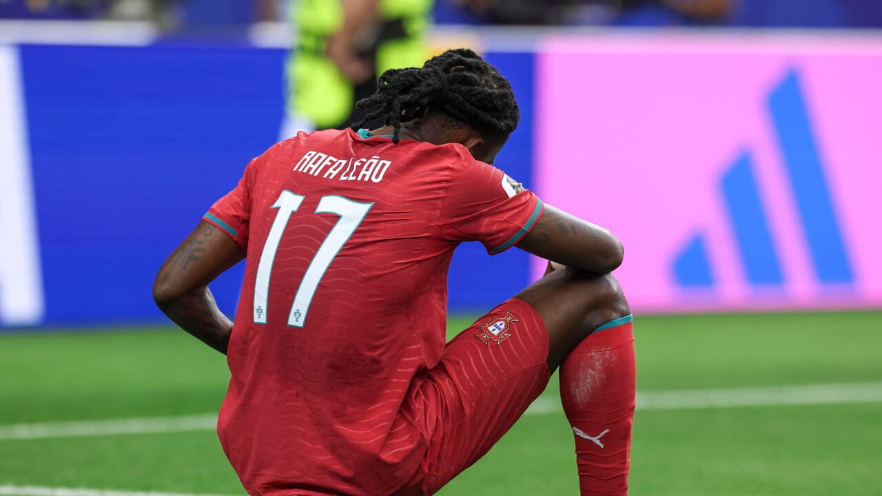 Leao: 'Ho parlato con il Milan della cessione ma studierò opzioni'