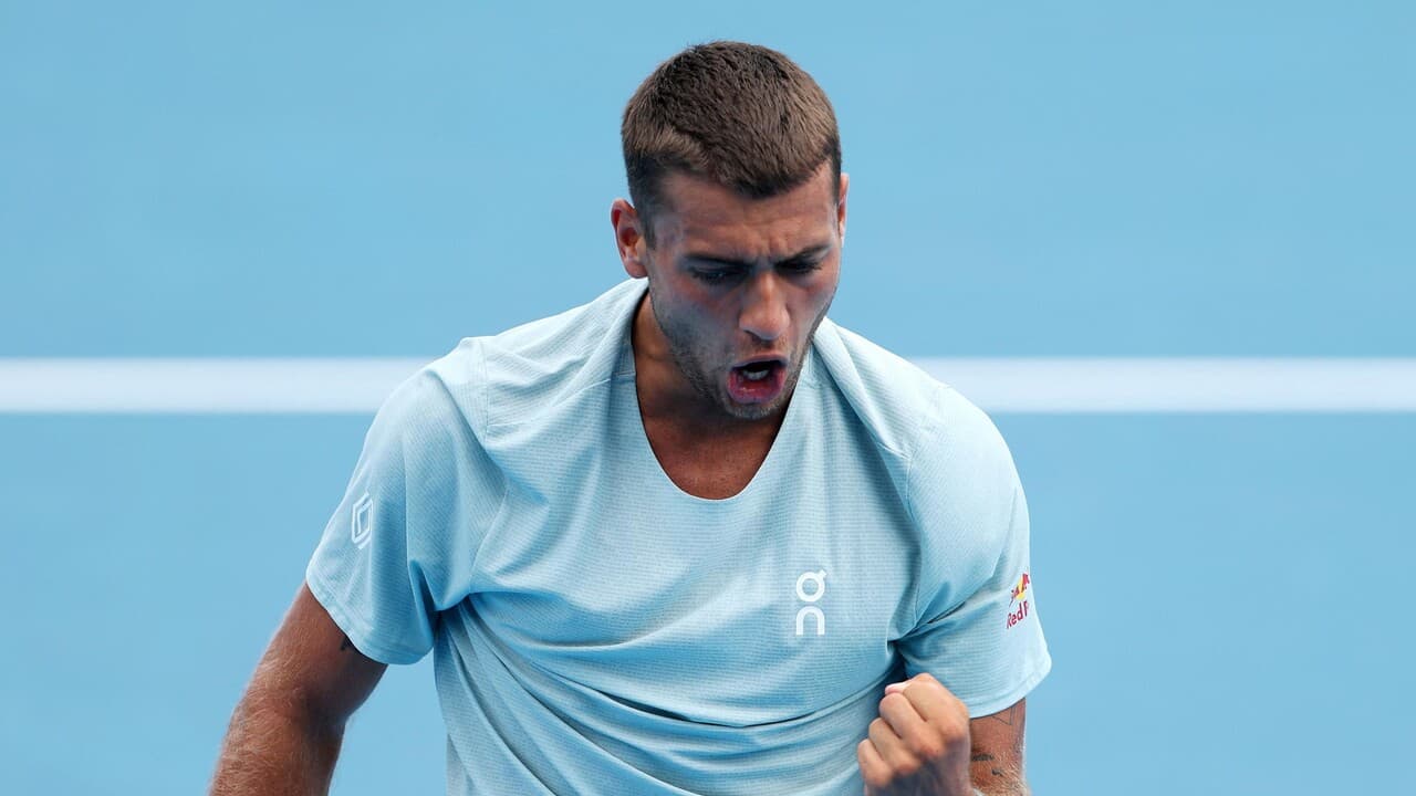 Tennis: Masters 1000 Cincinnati, Cobolli rimonta su Jodar e conquista i quarti