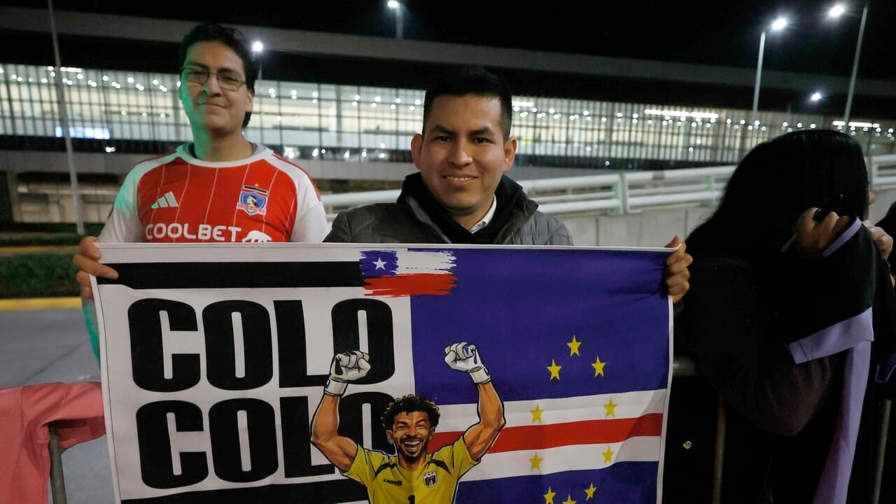Vozinha arriva in Cile, folla in aeroporto per il nuovo portiere del Colo Colo