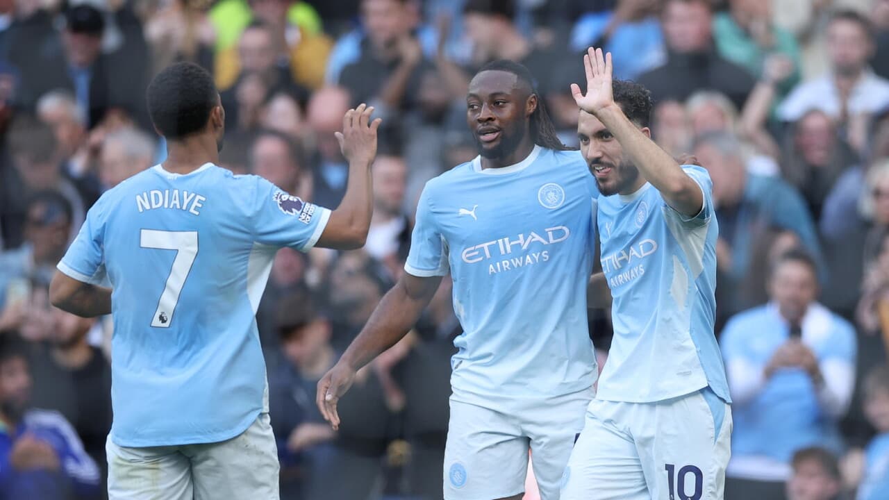 Premier: il City fa 5-3 ed è solo in vetta, vittoria da ex per Iraola