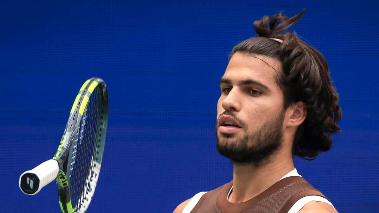 Us Open: Alcaraz agli ottavi ma non convince ancora. Riecco Tsitsipas