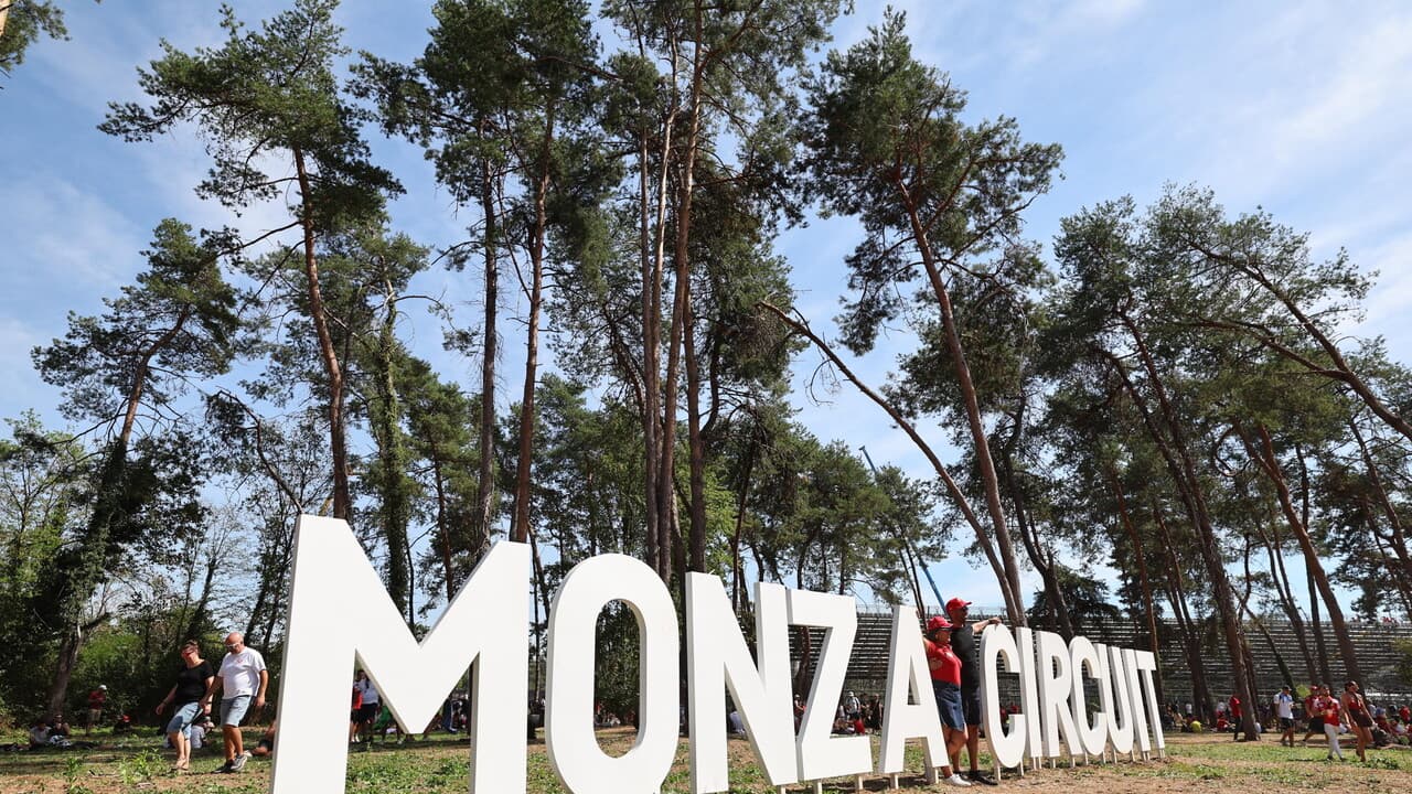 Da Sinner a Elkann aspettando Tomba, è parata di vip a Monza