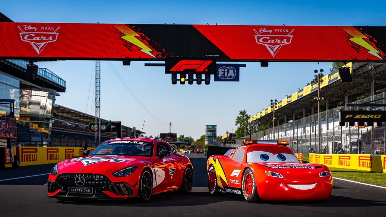 F1: Saetta McQueen compie un giro d'onore a Monza, la Safety Car si veste "Cars"